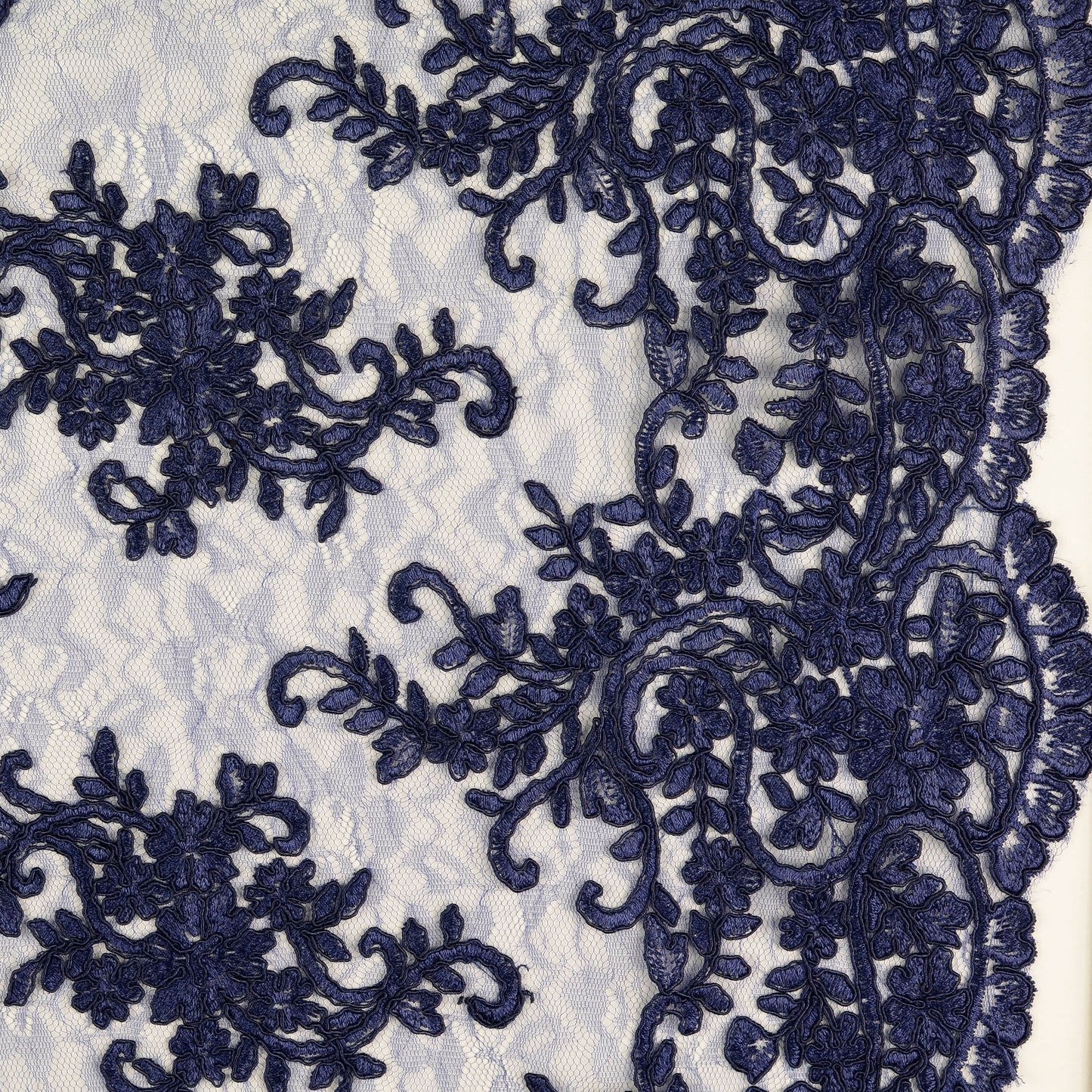 Spitze Tüllstickerei creme