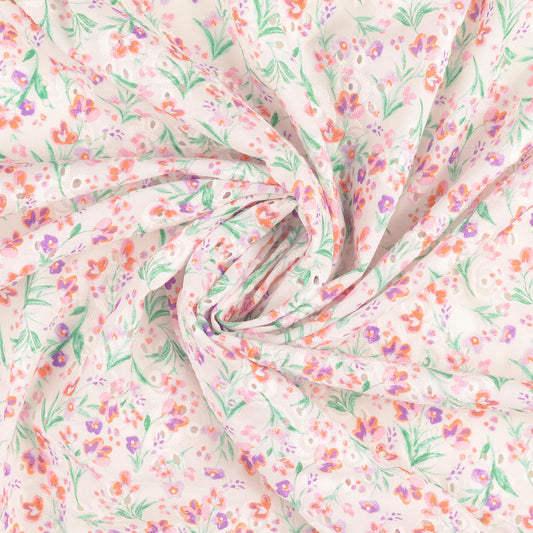 Lochstickerei mit Blümchen