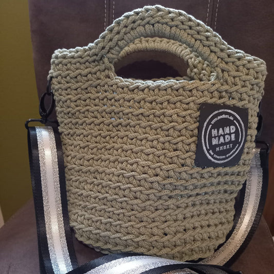 Häkelshopper mit coolem Gurtband