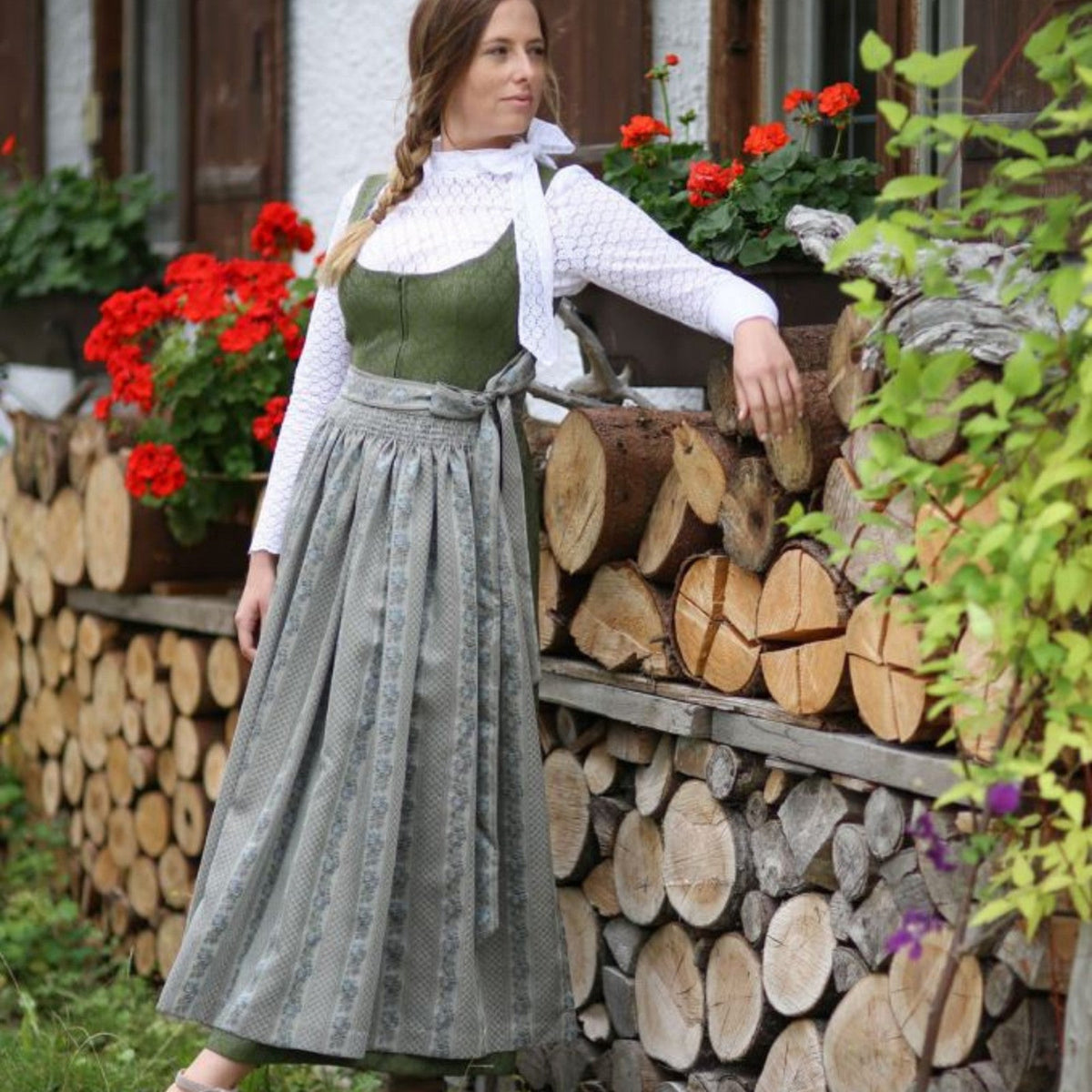 Nähe Dein perfektes Dirndl – Buchansicht 3