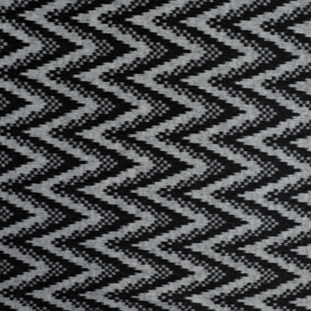 Angerauter Jacquard-Strickstoff Chevron – Schwarz
