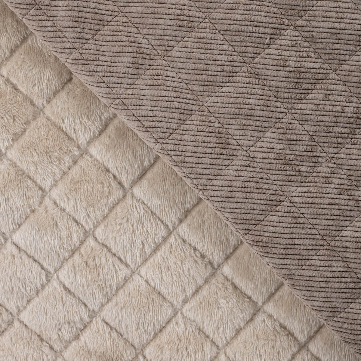 Stepp-Cordstoff – Champagner